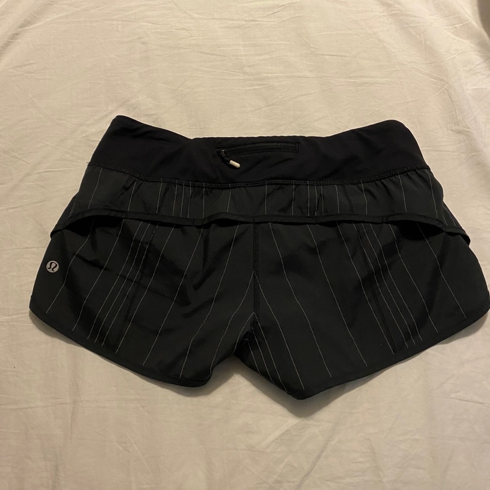Lululemon sz 6 speed up short 2.5”